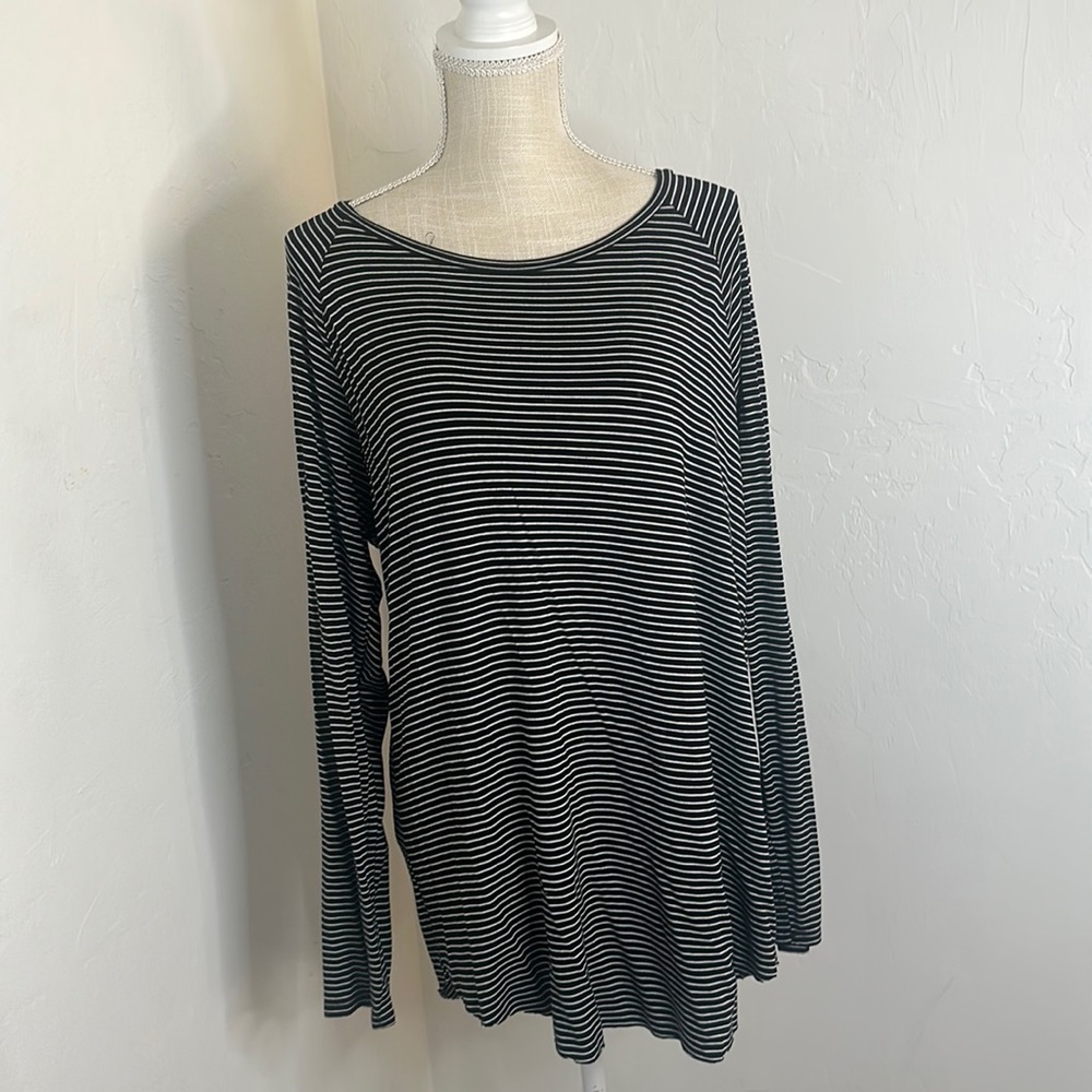 Aeropostale long sleeve black and white stripped soft and sexy shirt size XL